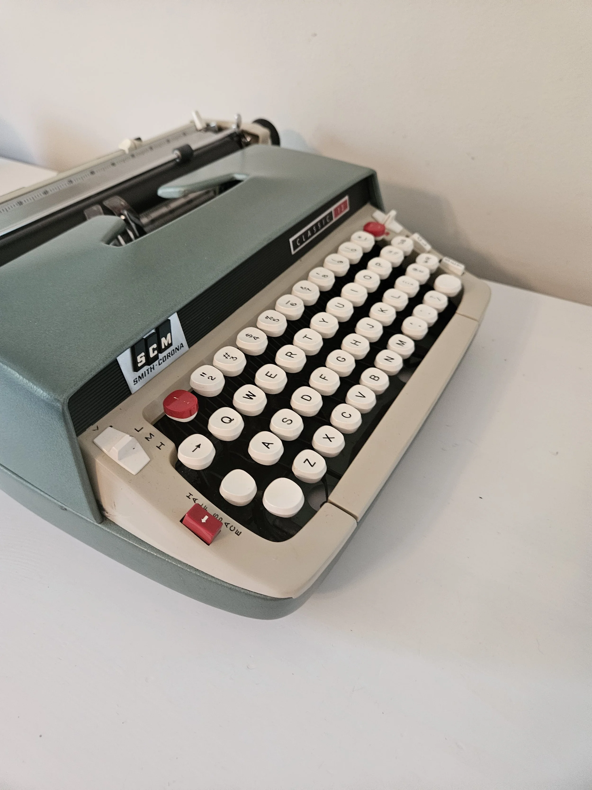 Circa 1967 Smith Corona Classic 12 Typewriter with Case — Classic